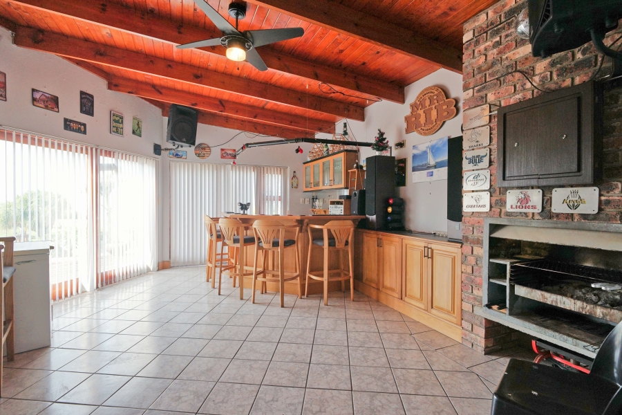 5 Bedroom Property for Sale in Winterstrand Eastern Cape